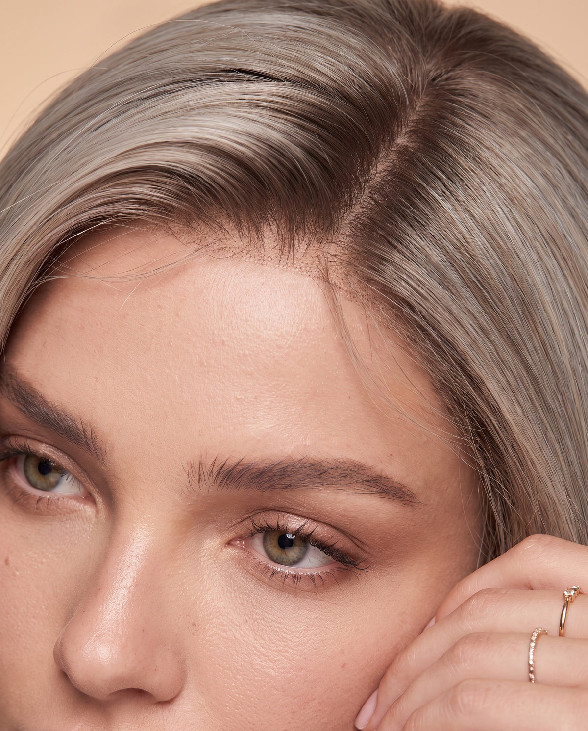 Noor wig, hairline close-up